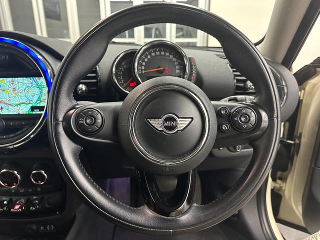 ＭＩＮＩ クーパーＳ　クラブマン　純正ナビ　Ｂｌｕｅｔｏｏｔｈ　ミラーＥＴＣ　純正１７ＡＷ　ＨＩＤヘッドライト　クルコン　シートカバー　禁煙車　記録簿　スペアキー（15枚目）