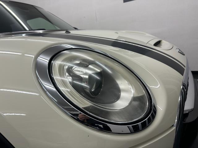 ＭＩＮＩ クーパーＳ　クラブマン　純正ナビ　Ｂｌｕｅｔｏｏｔｈ　ミラーＥＴＣ　純正１７ＡＷ　ＨＩＤヘッドライト　クルコン　シートカバー　禁煙車　記録簿　スペアキー（23枚目）