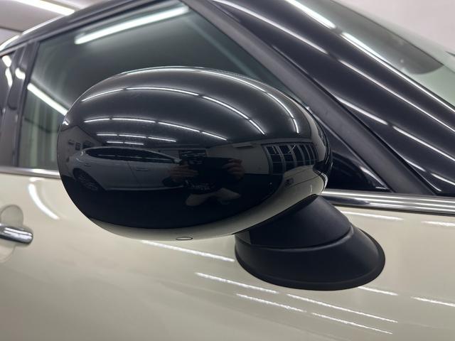 ＭＩＮＩ クーパーＳ　クラブマン　純正ナビ　Ｂｌｕｅｔｏｏｔｈ　ミラーＥＴＣ　純正１７ＡＷ　ＨＩＤヘッドライト　クルコン　シートカバー　禁煙車　記録簿　スペアキー（24枚目）