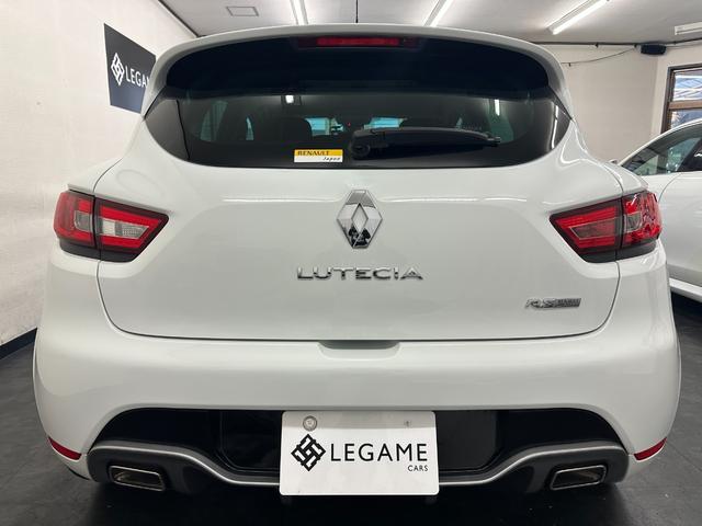 価格の安さには秘密があります。当社の車両は前オーナー様が乗っていた車を直接買取した車を主に販売しております。中間マージンをカットすることでこの価格を実現できました。