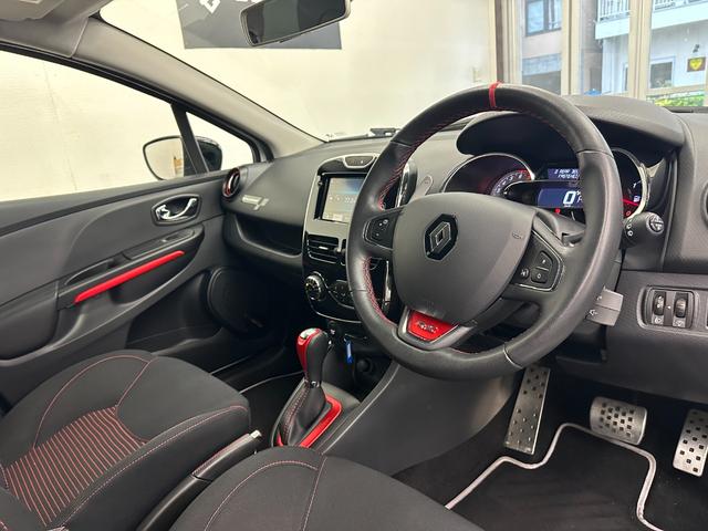 当社の中古車は全車走行チェック済みです。エンジンやミッション、走行中の異音などをしっかりチェックしております。ナビやエアコンなどの電装部品もしっかりとチェックしておりますのでご安心ください。