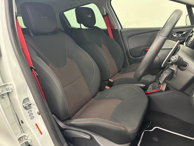 シート状態良好です。シートに破れやシワもなく綺麗な状態を保っております。ジュースのシミもありません。