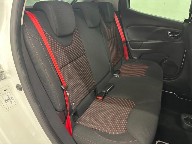 後席はさらに良い状態です。この状態であれば現車確認不要といっても過言ではありません。