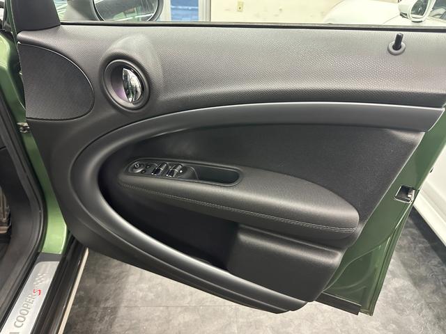 ＭＩＮＩ クーパーＳ　クロスオーバー　オール４　４ＷＤターボ　６ＭＴ　ワンオーナー　純正１７ＡＷ　ＨＩＤヘッドライト　ＥＴＣ　ルーフレール　ＡＵＸ外部入力　禁煙車　記録簿（9枚目）