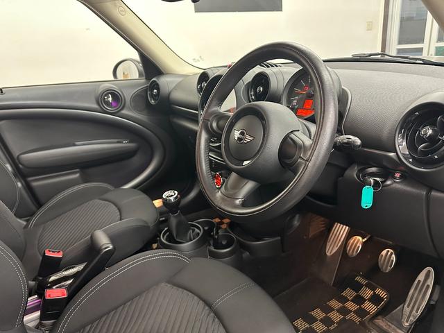 ＭＩＮＩ クーパーＳ　クロスオーバー　オール４　４ＷＤターボ　６ＭＴ　ワンオーナー　純正１７ＡＷ　ＨＩＤヘッドライト　ＥＴＣ　ルーフレール　ＡＵＸ外部入力　禁煙車　記録簿（14枚目）