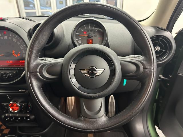 ＭＩＮＩ クーパーＳ　クロスオーバー　オール４　４ＷＤターボ　６ＭＴ　ワンオーナー　純正１７ＡＷ　ＨＩＤヘッドライト　ＥＴＣ　ルーフレール　ＡＵＸ外部入力　禁煙車　記録簿（15枚目）