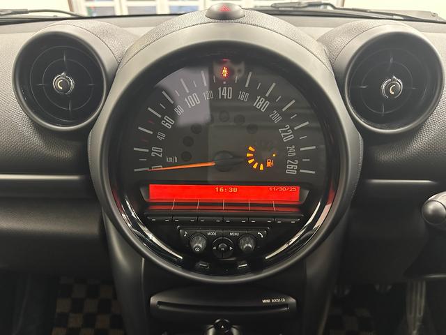 ＭＩＮＩ クーパーＳ　クロスオーバー　オール４　４ＷＤターボ　６ＭＴ　ワンオーナー　純正１７ＡＷ　ＨＩＤヘッドライト　ＥＴＣ　ルーフレール　ＡＵＸ外部入力　禁煙車　記録簿（17枚目）