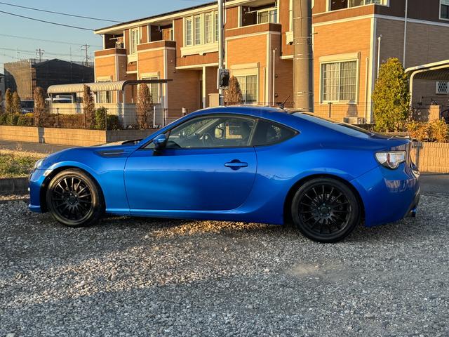 BRZ R 6速MT フジツボマフラー BLITZ車高調 17インチAW Defi3連メーター 社外エアクリ カロッツェリアナビ フルセグTV HIDヘッドライト LEDデイライト ドラレコ ETC(9枚目)