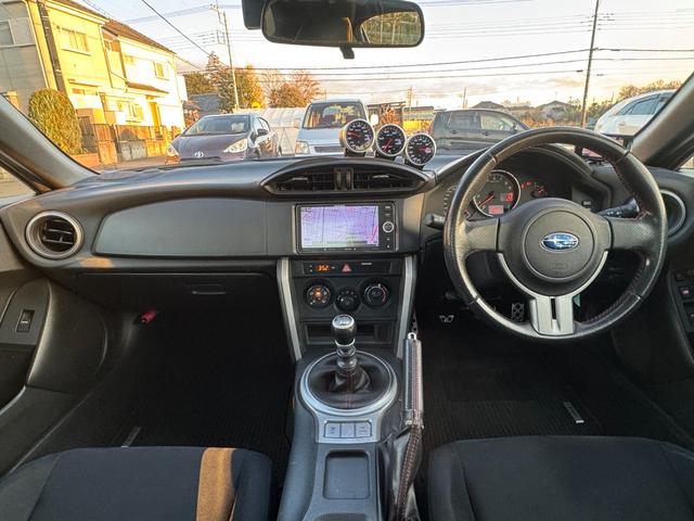 BRZ R 6速MT フジツボマフラー BLITZ車高調 17インチAW Defi3連メーター 社外エアクリ カロッツェリアナビ フルセグTV HIDヘッドライト LEDデイライト ドラレコ ETC(10枚目)