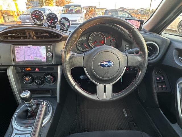 BRZ R 6速MT フジツボマフラー BLITZ車高調 17インチAW Defi3連メーター 社外エアクリ カロッツェリアナビ フルセグTV HIDヘッドライト LEDデイライト ドラレコ ETC(11枚目)