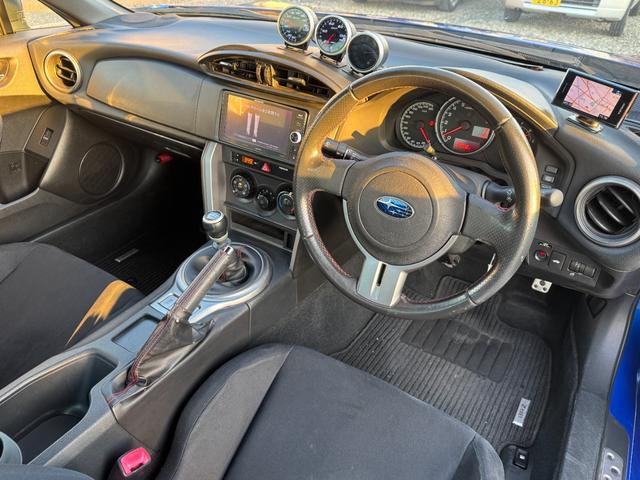 BRZ R 6速MT フジツボマフラー BLITZ車高調 17インチAW Defi3連メーター 社外エアクリ カロッツェリアナビ フルセグTV HIDヘッドライト LEDデイライト ドラレコ ETC(12枚目)