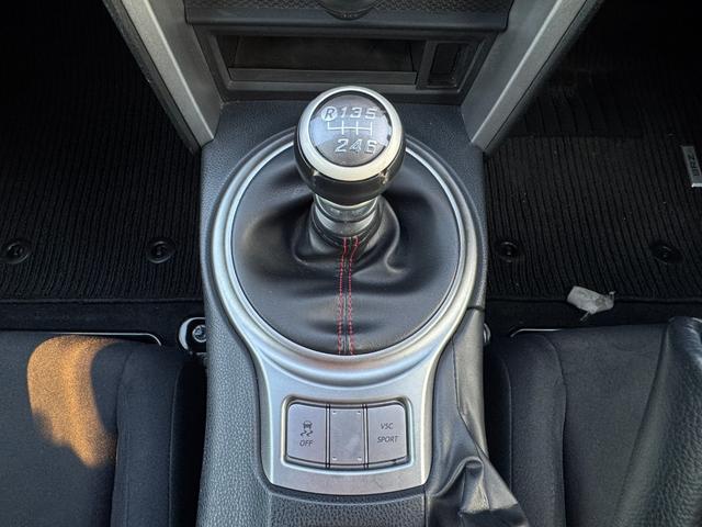 BRZ R 6速MT フジツボマフラー BLITZ車高調 17インチAW Defi3連メーター 社外エアクリ カロッツェリアナビ フルセグTV HIDヘッドライト LEDデイライト ドラレコ ETC(15枚目)