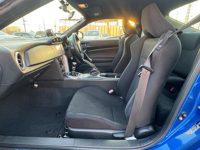 BRZ R 6速MT フジツボマフラー BLITZ車高調 17インチAW Defi3連メーター 社外エアクリ カロッツェリアナビ フルセグTV HIDヘッドライト LEDデイライト ドラレコ ETC(18枚目)
