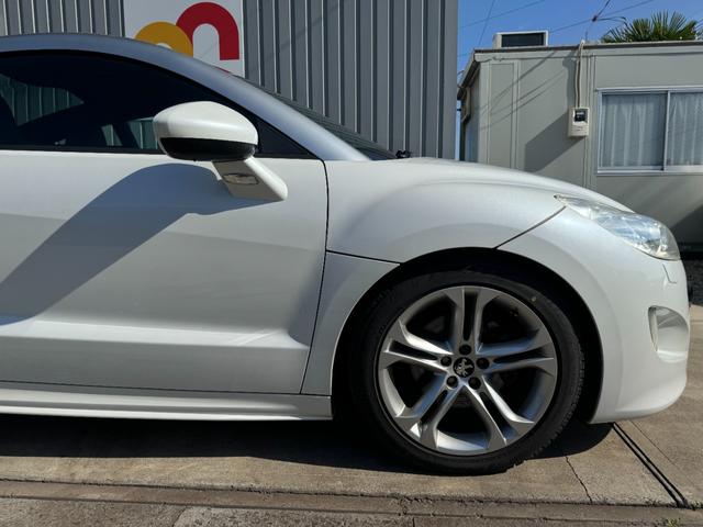 ＲＣＺ ベースグレード　正規ディーラー車　禁煙車　ターボ車　フルセグナビ　ＴＶ視聴　ＣＤ　ＵＳＢ接続可　前後障害物ソナー　内装ルーフ張り替え　部品交換済　純正１８インチアルミホイール　可動式リアスポイラー　レザーシート（9枚目）