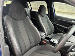運転席のダメージも少なく綺麗な状態です。 3