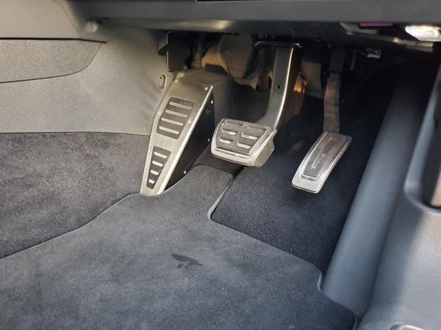 ゴルフＲヴァリアント ベースグレード　Ｒ専用レザーシート　Ｒ専用サス　ナビ・フルセグＴＶ　　ＡｐｐｌｅＣａｒＰｌａｙ　バックカメラ　アダプティブクルーズコントロール　ブラインドスポットアシスト　専用バンパー１８インチアルミホイール（7枚目）