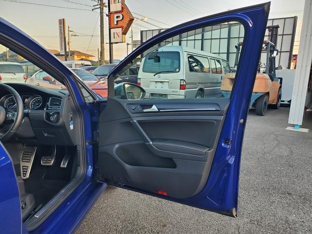 ゴルフＲヴァリアント ベースグレード　Ｒ専用レザーシート　Ｒ専用サス　ナビ・フルセグＴＶ　　ＡｐｐｌｅＣａｒＰｌａｙ　バックカメラ　アダプティブクルーズコントロール　ブラインドスポットアシスト　専用バンパー１８インチアルミホイール（17枚目）