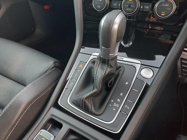 ゴルフＲヴァリアント ベースグレード　Ｒ専用レザーシート　Ｒ専用サス　ナビ・フルセグＴＶ　　ＡｐｐｌｅＣａｒＰｌａｙ　バックカメラ　アダプティブクルーズコントロール　ブラインドスポットアシスト　専用バンパー１８インチアルミホイール（23枚目）