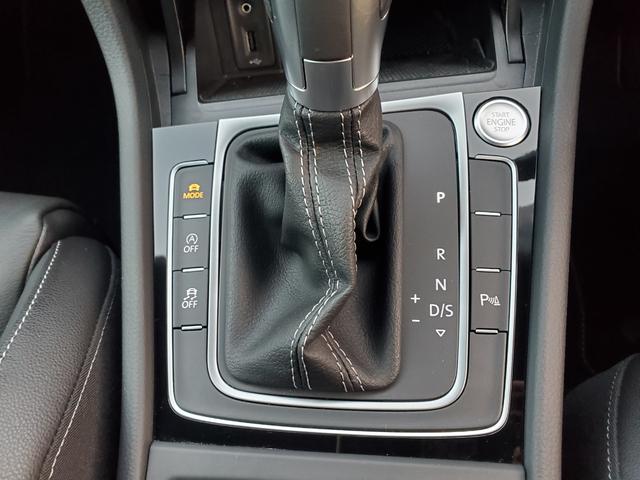 ゴルフＲヴァリアント ベースグレード　Ｒ専用レザーシート　Ｒ専用サス　ナビ・フルセグＴＶ　　ＡｐｐｌｅＣａｒＰｌａｙ　バックカメラ　アダプティブクルーズコントロール　ブラインドスポットアシスト　専用バンパー１８インチアルミホイール（25枚目）