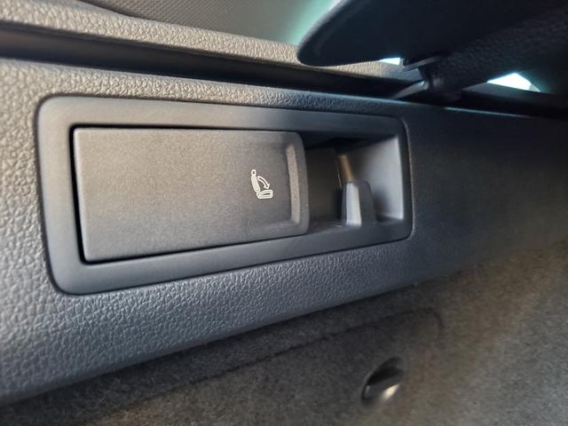 ゴルフＲヴァリアント ベースグレード　Ｒ専用レザーシート　Ｒ専用サス　ナビ・フルセグＴＶ　　ＡｐｐｌｅＣａｒＰｌａｙ　バックカメラ　アダプティブクルーズコントロール　ブラインドスポットアシスト　専用バンパー１８インチアルミホイール（35枚目）