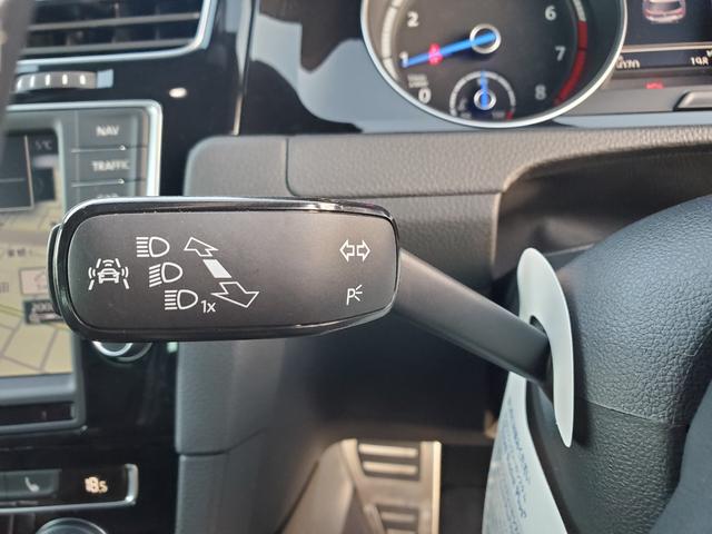 ゴルフＲヴァリアント ベースグレード　Ｒ専用レザーシート　Ｒ専用サス　ナビ・フルセグＴＶ　　ＡｐｐｌｅＣａｒＰｌａｙ　バックカメラ　アダプティブクルーズコントロール　ブラインドスポットアシスト　専用バンパー１８インチアルミホイール（39枚目）