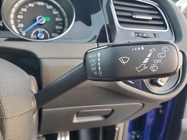 ゴルフＲヴァリアント ベースグレード　Ｒ専用レザーシート　Ｒ専用サス　ナビ・フルセグＴＶ　　ＡｐｐｌｅＣａｒＰｌａｙ　バックカメラ　アダプティブクルーズコントロール　ブラインドスポットアシスト　専用バンパー１８インチアルミホイール（40枚目）