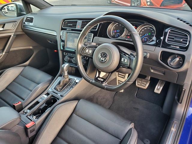 ゴルフＲヴァリアント ベースグレード　Ｒ専用レザーシート　Ｒ専用サス　ナビ・フルセグＴＶ　　ＡｐｐｌｅＣａｒＰｌａｙ　バックカメラ　アダプティブクルーズコントロール　ブラインドスポットアシスト　専用バンパー１８インチアルミホイール（44枚目）