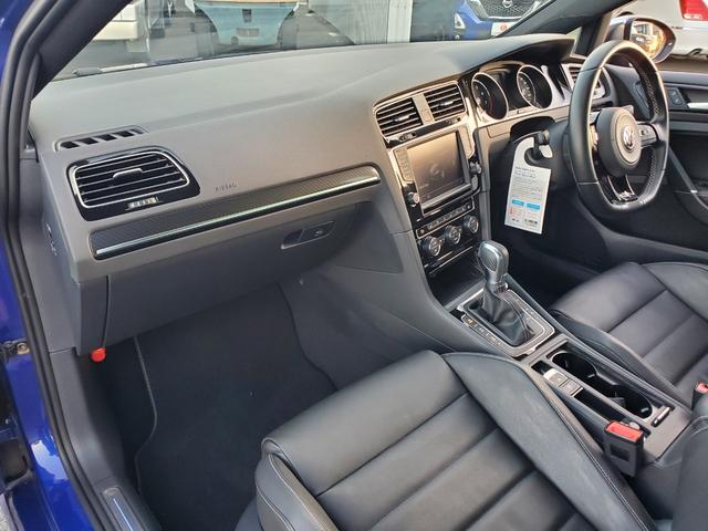 ゴルフＲヴァリアント ベースグレード　Ｒ専用レザーシート　Ｒ専用サス　ナビ・フルセグＴＶ　　ＡｐｐｌｅＣａｒＰｌａｙ　バックカメラ　アダプティブクルーズコントロール　ブラインドスポットアシスト　専用バンパー１８インチアルミホイール（45枚目）