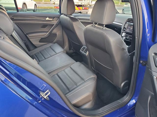 ゴルフＲヴァリアント ベースグレード　Ｒ専用レザーシート　Ｒ専用サス　ナビ・フルセグＴＶ　　ＡｐｐｌｅＣａｒＰｌａｙ　バックカメラ　アダプティブクルーズコントロール　ブラインドスポットアシスト　専用バンパー１８インチアルミホイール（49枚目）