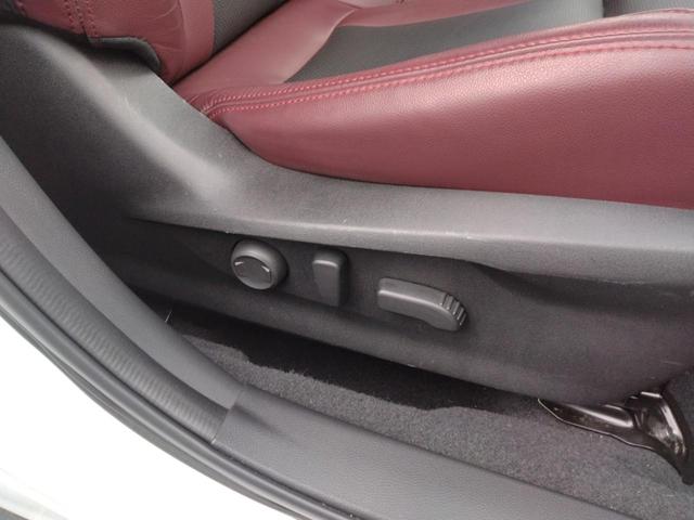 運転席&助手席電動シート シートポジションを細かく調整可能です。