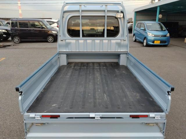 ハイゼットトラック ジャンボSAIIIt 12ヵ月走行無制限保証 4WD オートマチック車 CDチューナー LEDヘッドランプ LEDフォグランプ 大型荷台作業灯 エアコン エアバック パワーウインドウ キーレスエントリー パワードアロック(26枚目)