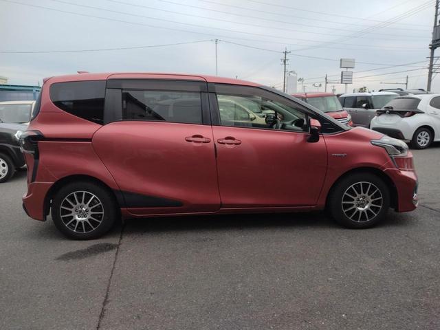 シエンタ ハイブリッドＸ　１２ヵ月走行無制限保証　ドライブレコーダー　リアカメラ　ナビ　ＴＶ　両側スライド・片側電動　オートライト　スマートキー　３列シート　ウォークスルー　ＣＶＴ　アルミホイール　ミュージックプレイヤー接続可（17枚目）