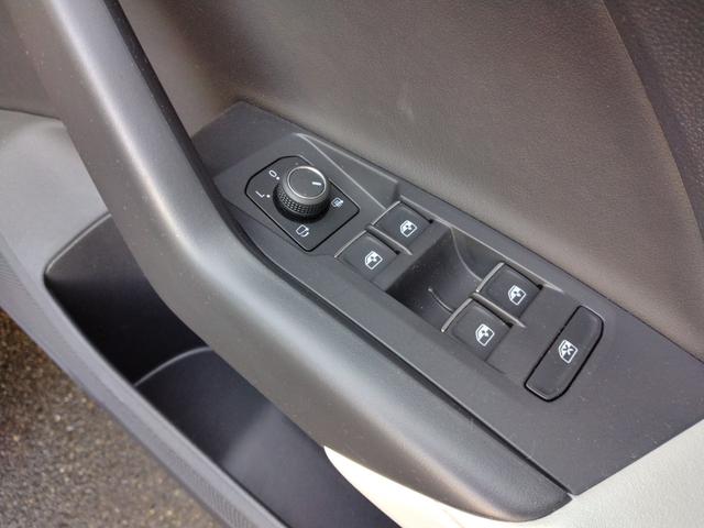 Ｔ－クロス ＴＳＩ　スタイル　１２ヵ月走行無制限保証　ＥＴＣ　Ａｐｐ－Ｃｏｎｎｅｃｔ　フルデジタルメータークラスター　クリアランスソナー　オートクルーズコントロール　レーンアシスト　パークアシスト　ＬＥＤヘッドランプ（40枚目）