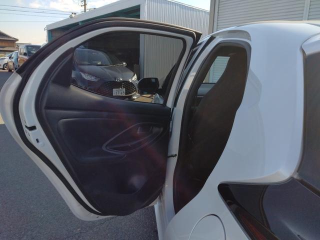 ヤリス Ｇ　１２ヵ月走行無制限保証　ＥＴＣ　バックカメラ　ナビ　レーンアシスト　衝突被害軽減システム　オートマチックハイビーム　オートライト　スマートキー　電動格納ミラー　ＣＶＴ　盗難防止システム　ＡＢＳ　ＵＳＢ（47枚目）