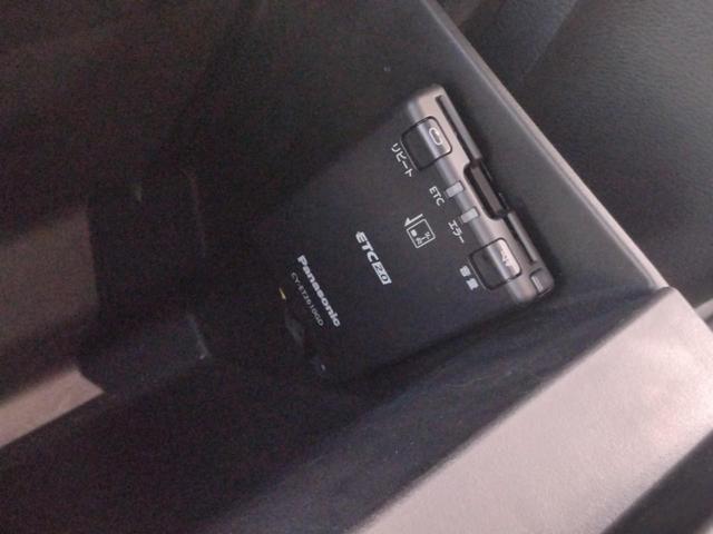 ジープ・ラングラーアンリミテッド スポーツ　４ＷＤ　クリアランスソナー　オートクルーズコントロール　衝突被害軽減システム　オートライト　スマートキー　アイドリングストップ　ＡＴ　盗難防止システム　ＵＳＢ　ミュージックプレイヤー接続可　ＡＢＳ（10枚目）