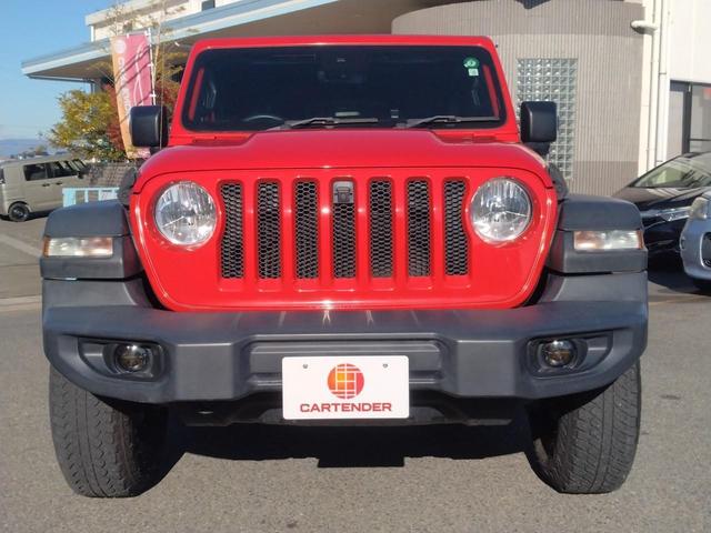 ジープ・ラングラーアンリミテッド スポーツ　４ＷＤ　クリアランスソナー　オートクルーズコントロール　衝突被害軽減システム　オートライト　スマートキー　アイドリングストップ　ＡＴ　盗難防止システム　ＵＳＢ　ミュージックプレイヤー接続可　ＡＢＳ（13枚目）