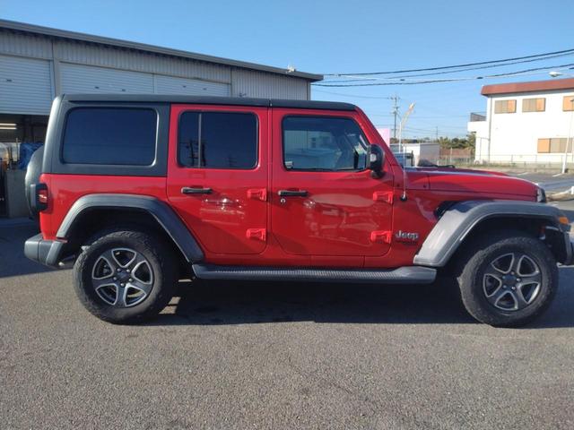 ジープ・ラングラーアンリミテッド スポーツ　４ＷＤ　クリアランスソナー　オートクルーズコントロール　衝突被害軽減システム　オートライト　スマートキー　アイドリングストップ　ＡＴ　盗難防止システム　ＵＳＢ　ミュージックプレイヤー接続可　ＡＢＳ（15枚目）