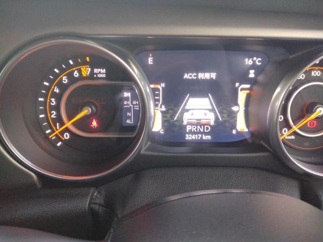 ジープ・ラングラーアンリミテッド スポーツ　４ＷＤ　クリアランスソナー　オートクルーズコントロール　衝突被害軽減システム　オートライト　スマートキー　アイドリングストップ　ＡＴ　盗難防止システム　ＵＳＢ　ミュージックプレイヤー接続可　ＡＢＳ（35枚目）