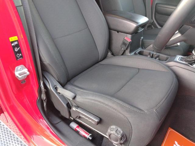 ジープ・ラングラーアンリミテッド スポーツ　４ＷＤ　クリアランスソナー　オートクルーズコントロール　衝突被害軽減システム　オートライト　スマートキー　アイドリングストップ　ＡＴ　盗難防止システム　ＵＳＢ　ミュージックプレイヤー接続可　ＡＢＳ（48枚目）