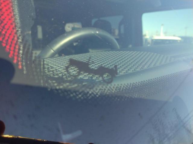 ジープ・ラングラーアンリミテッド スポーツ　４ＷＤ　クリアランスソナー　オートクルーズコントロール　衝突被害軽減システム　オートライト　スマートキー　アイドリングストップ　ＡＴ　盗難防止システム　ＵＳＢ　ミュージックプレイヤー接続可　ＡＢＳ（64枚目）