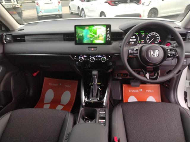 ヴェゼル ｅ：ＨＥＶ　Ｚ　１２ヶ月走行無制限保証　４ＷＤ　ホンダコネクトディスプレイ　Ｂｌｕｅｔｏｏｔｈ　マルチビューカメラ　ＥＴＣ２．０　ワイヤレス充電器　クリアランスソナー　アダクティブクルーズコントロール　ＬＥＤヘッド（7枚目）