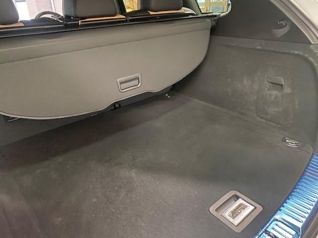 カイエン ベースグレード　ティプトロニックＳ　スポーツクロノパッケージ　４ＷＤ　ナビゲーション＆ＴＶ　ベージュレザー電動シート　ＥＴＣ　ドライブレコーダー　ＨＩＤヘッドライト　純正１８インチアルミ　電動リヤゲート　整備保証付（21枚目）