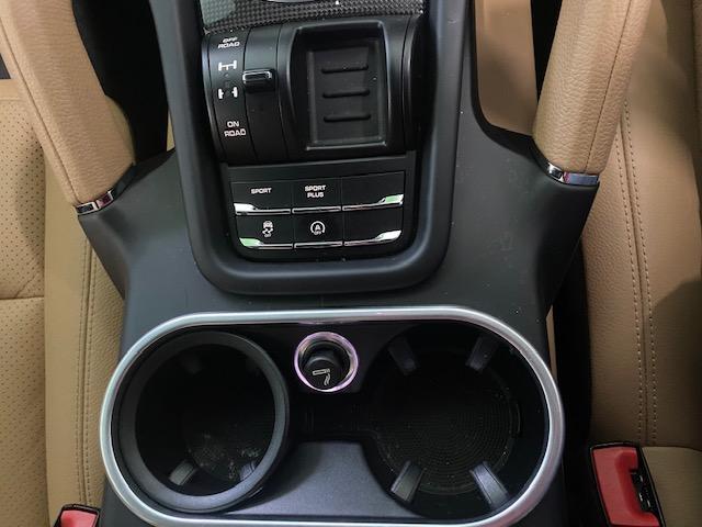 カイエン ベースグレード　ティプトロニックＳ　スポーツクロノパッケージ　４ＷＤ　ナビゲーション＆ＴＶ　ベージュレザー電動シート　ＥＴＣ　ドライブレコーダー　ＨＩＤヘッドライト　純正１８インチアルミ　電動リヤゲート　整備保証付（37枚目）