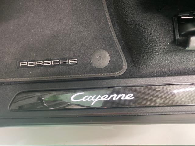 カイエン ベースグレード　ティプトロニックＳ　スポーツクロノパッケージ　４ＷＤ　ナビゲーション＆ＴＶ　ベージュレザー電動シート　ＥＴＣ　ドライブレコーダー　ＨＩＤヘッドライト　純正１８インチアルミ　電動リヤゲート　整備保証付（41枚目）