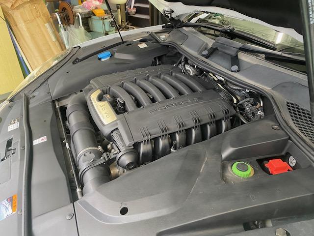 カイエン ベースグレード　ティプトロニックＳ　スポーツクロノパッケージ　４ＷＤ　ナビゲーション＆ＴＶ　ベージュレザー電動シート　ＥＴＣ　ドライブレコーダー　ＨＩＤヘッドライト　純正１８インチアルミ　電動リヤゲート　整備保証付（44枚目）