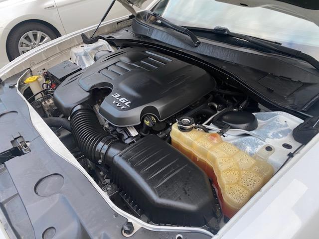 ダッジ・チャージャー ベースグレード　ＳＲＴ仕様　社外２２インチアルミホイール　ローダウン　カスタムレザー電動シート　ＬＥＤヘッドライト　ＰＵＳＨスタート　バックカメラ　クルーズコントロール　スマートキー　ＡＢＳ　エアバック　整備保証付（38枚目）