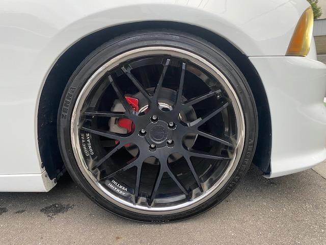 ダッジ・チャージャー ベースグレード　ＳＲＴ仕様　社外２２インチアルミホイール　ローダウン　カスタムレザー電動シート　ＬＥＤヘッドライト　ＰＵＳＨスタート　バックカメラ　クルーズコントロール　スマートキー　ＡＢＳ　エアバック　整備保証付（42枚目）