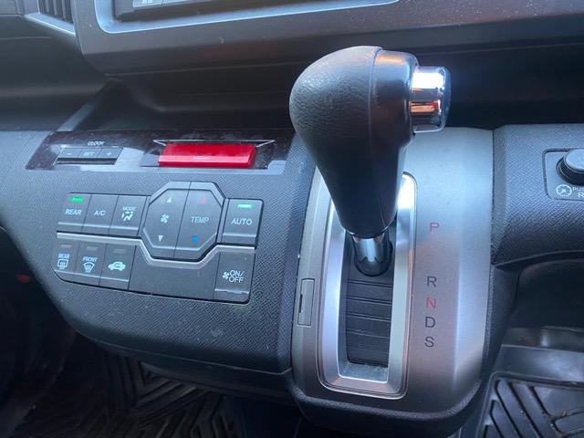 ステップワゴンスパーダ Ｓ　純正ナビゲーション　地デジテレビ　ＥＴＣ　バックカメラ　前後ドライブレコーダー　ＨＩＤヘッドライト　電動スライドドア　純正アルミホイール　純正エアロ　ＡＢＳ　エアバック　キーレスエントリー　整備保証付（20枚目）