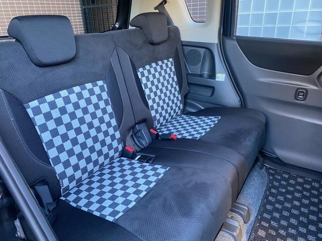 ソリオ ブラック＆ホワイト　社外ナビゲーション　地デジＴＶ　両側電動スライドドア　ＥＴＣ　ＨＩＤヘッドライト　スマートキー　シートヒーター　純正アルミホイール　純正エアロ　専用シート　ＡＢＳ　エアバック　整備保証付（17枚目）