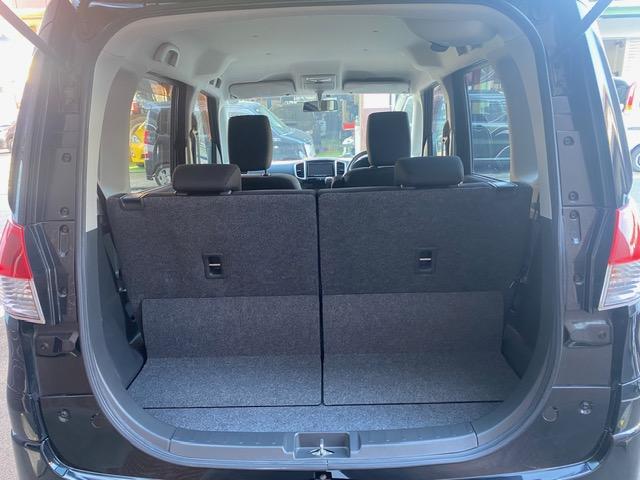 ソリオ ブラック＆ホワイト　社外ナビゲーション　地デジＴＶ　両側電動スライドドア　ＥＴＣ　ＨＩＤヘッドライト　スマートキー　シートヒーター　純正アルミホイール　純正エアロ　専用シート　ＡＢＳ　エアバック　整備保証付（18枚目）